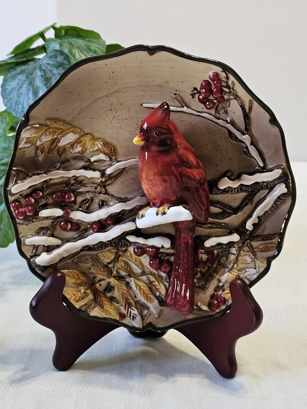 Ganz 3D Cardinal Winter Snowberries Decorative Hanging Wall Plate